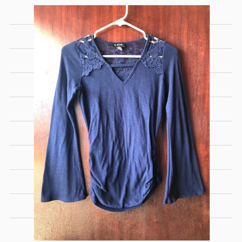 Long (flared) sleeve shirt